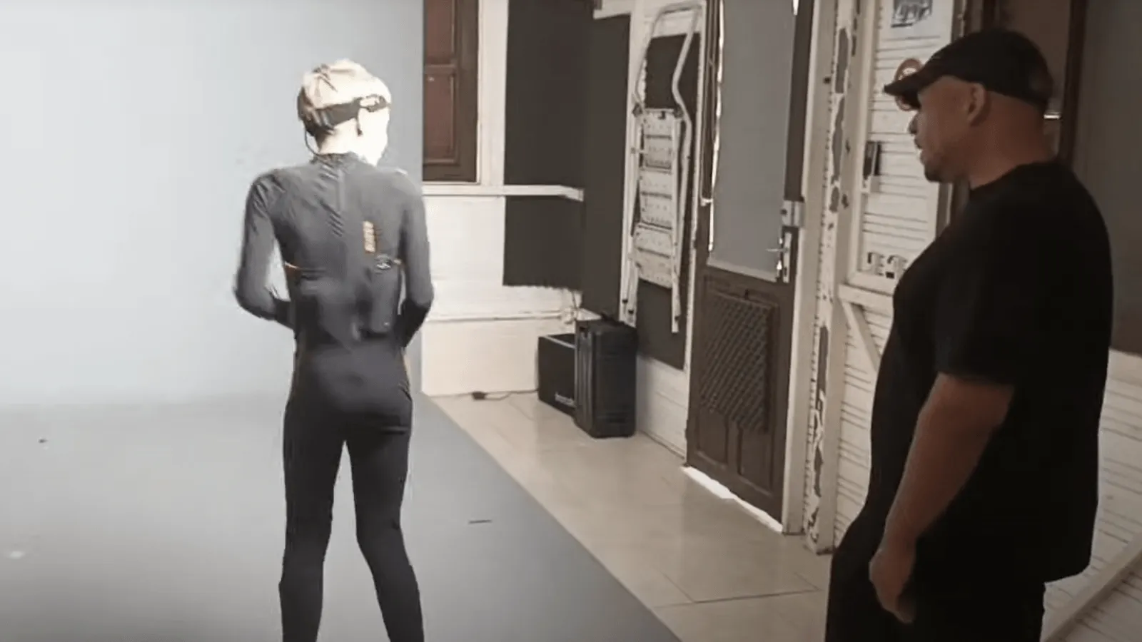 Digital avatar and performer side by side during a capture session